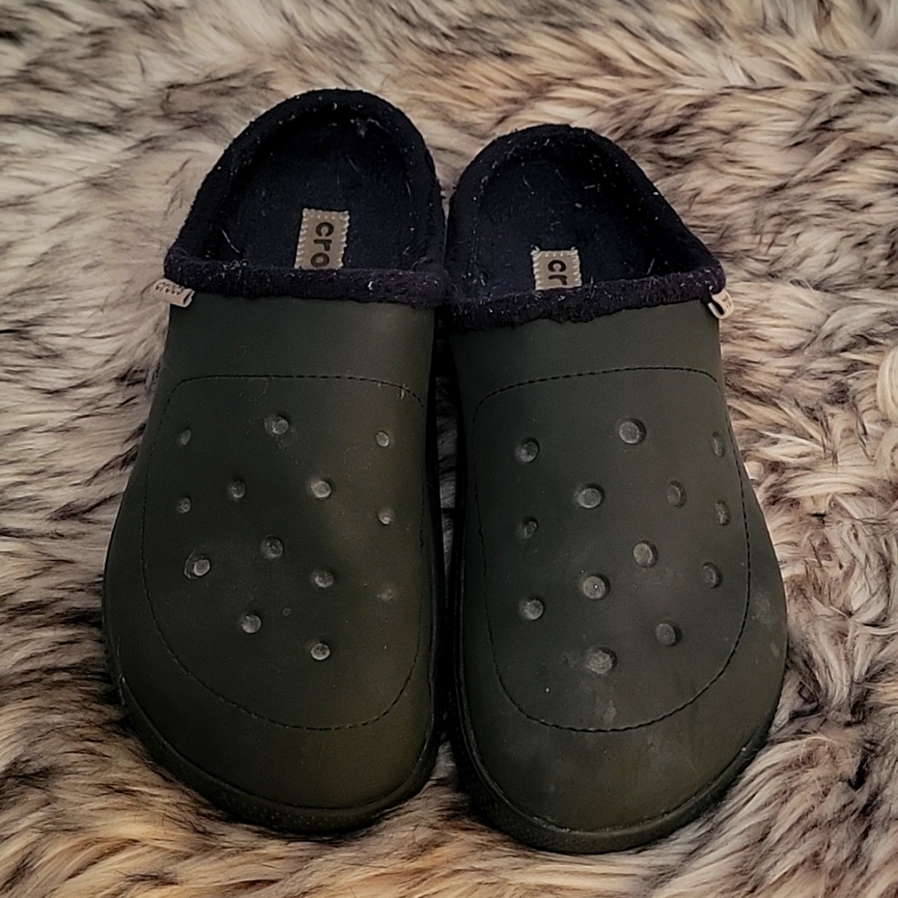 Unisex Crocs medium 8 and 10 wide fur lined